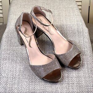 NINA Enrica Prom Party Wedding Champagne Gold Shimmer Heels Womens Sandal Size 8